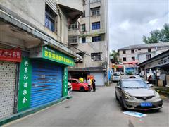 中坝农贸市场旁200平门面房东直租